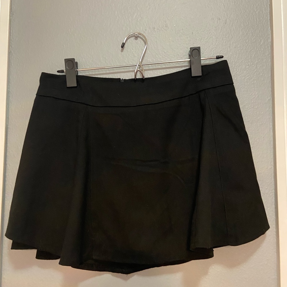 NWT black brandy Melville skort